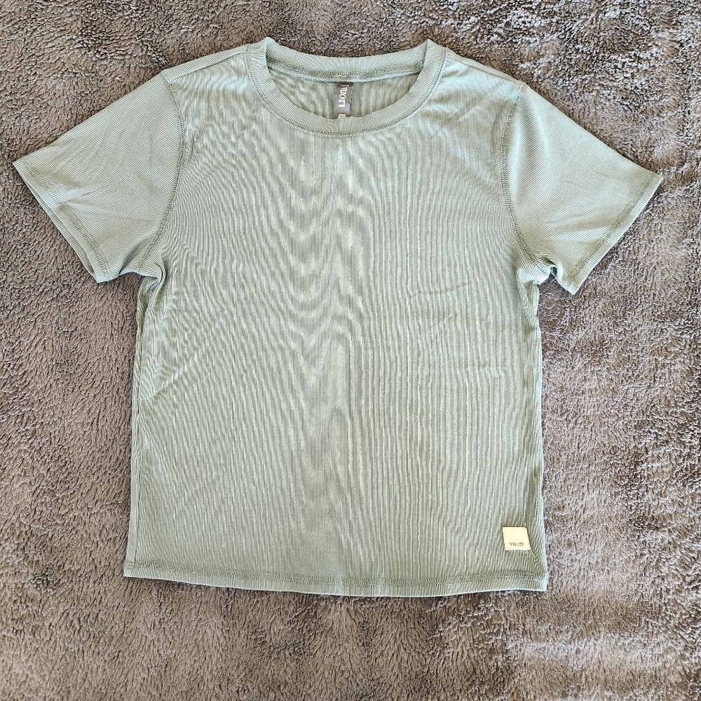 Vuori Pose Fitted Tee
